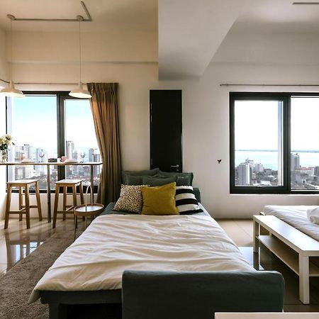 Muji Studio 2 - Seaview At 218 Tropicana Near Komtar Food Heaven With Netflix & Tv Box George Town Bagian luar foto